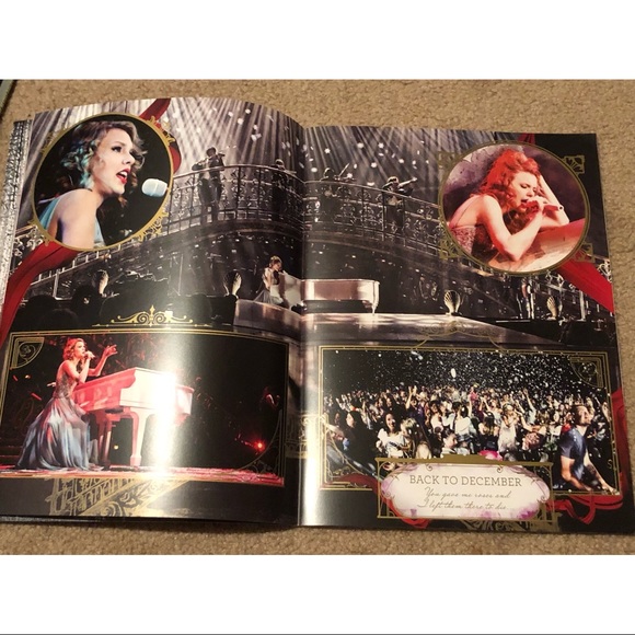 Taylor Swift 2011 Speak Now Tour Booklet - Picture 2 of 4